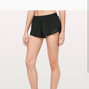 Lululemon Hotty Hot Short 2.5